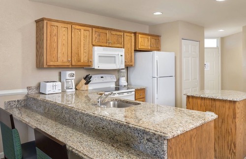 Williamsburg Condo | Busch Gardens, Waterpark USA, "William & Mary", Wyndham Governor's Green