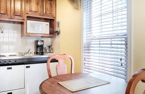 Williamsburg Condo | Busch Gardens, Waterpark, Wyndham Patriot's