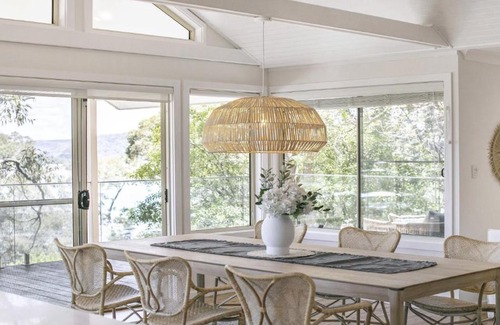 Hardys Bay House | Bush Retreat with Bayviews at Pretty Beach