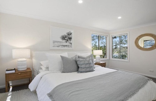 Hardys Bay House | Bush Retreat with Bayviews at Pretty Beach