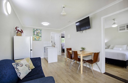 Airlie Beach Cabin | Bush Village Holiday Cabins