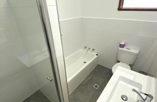 Parkes Hotel | Bushman's Motor Inn