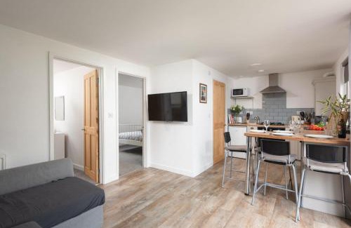 Helford Passage Apartment | Bushwood-Beautifully Fitted Wooden Lodge Helston Cornwall