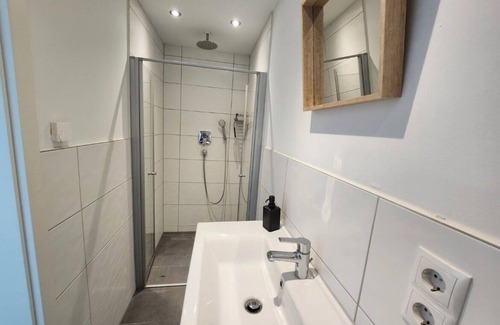 Neusaess Apartment | Business apartment with WIFI, elevator& Free parking