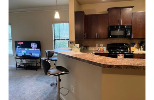 Executive Park Apartment | Business/Pleasure nComfy & Quiet with all the comfort of home. Instant Booking