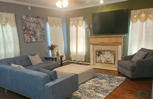 Atlanta House | Business-Ready Room Downtown Atlanta - Near GWCC & Mercedes Benz - Private Bath