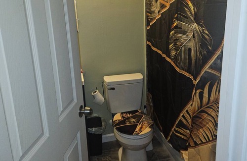 Atlanta House | Business-Ready Room Downtown Atlanta - Near GWCC & Mercedes Benz - Private Bath