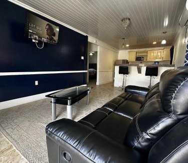Georgetown Apartment | Business Suite 1A