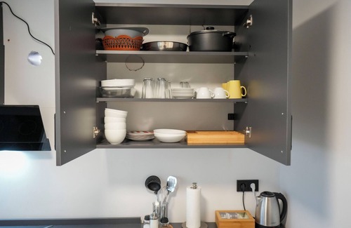 Berenbostel Apartment | Business & Trade Fair Apartment - Fitters - 3 rooms - Balcony - Kitchen - NO3