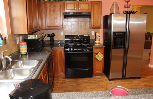 Fairburn House | BUSINESSES.DEALS FOR XTENDED STAYS. WELCOME.LARGE HOME Min FROM AIRPORT