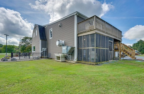 Buskirk Cottage | Buskirk Vacation Rental w/Deck & Putting Green!