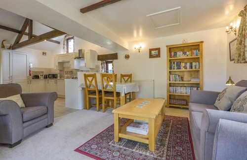 Yelverton Cottage | BUSTER BARN, pet friendly, with a garden in Sampford Spiney