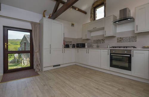 Yelverton Cottage | BUSTER BARN, pet friendly, with a garden in Sampford Spiney