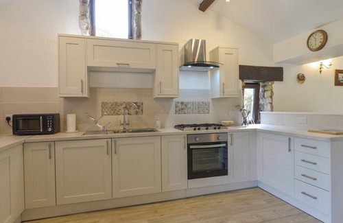 Yelverton Cottage | BUSTER BARN, pet friendly, with a garden in Sampford Spiney