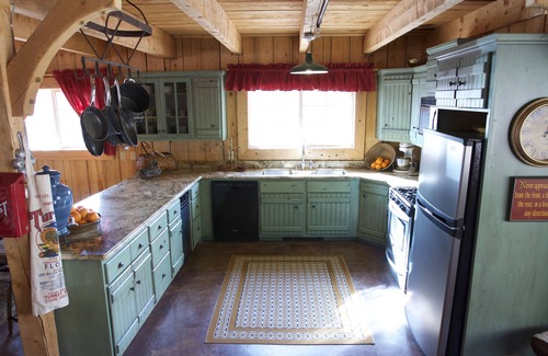 Grover Cabin | Butch Cassidy Country Ranch Stay near Capitol Reef