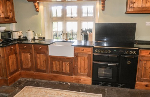 Lockton Cottage | BUTE COTTAGE, pet friendly, character holiday cottage in Pickering