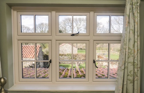 Lockton Cottage | BUTE COTTAGE, pet friendly, character holiday cottage in Pickering