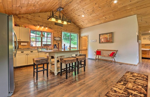 Butler Cabin | Butler Cabin on 19 Acres w/Hot Tub & Fire Pit!