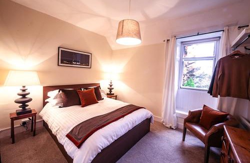 Kilcreggan Apartment | Butler's Apartment. Flat 5, Dalmore House, Helensburgh, Scotland G84 8JP