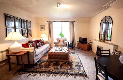 Kilcreggan Apartment | Butler's Apartment. Flat 5, Dalmore House, Helensburgh, Scotland G84 8JP