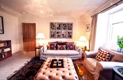 Kilcreggan Apartment | Butler's Apartment. Flat 5, Dalmore House, Helensburgh, Scotland G84 8JP