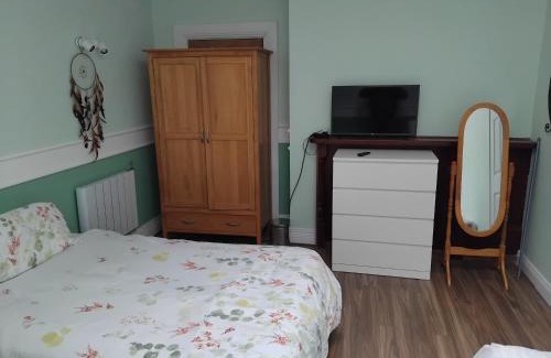 Broadway Bed & Breakfast | Butlers (St Ivers House)
