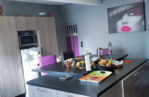 Aimargues Bed & Breakfast | Butterfly room in Townhouse, bed & breakfast!