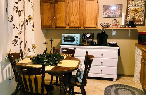 Batesville Apartment | Button's Apartment-Cozy vintage-style 2-bedroom place in historic Batesville