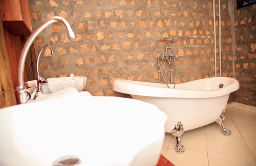 Entebbe Cabin | Buvi Lodge