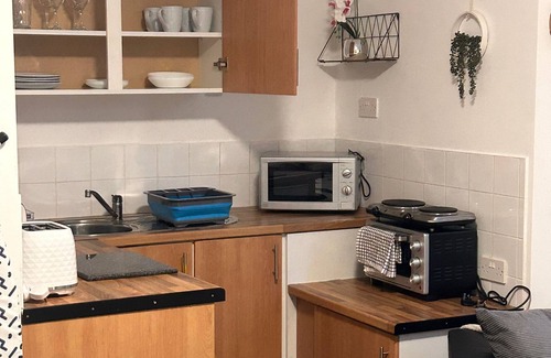 Huddersfield Apartment | BV Charming Studio 9 Mins Drive From Town Centre