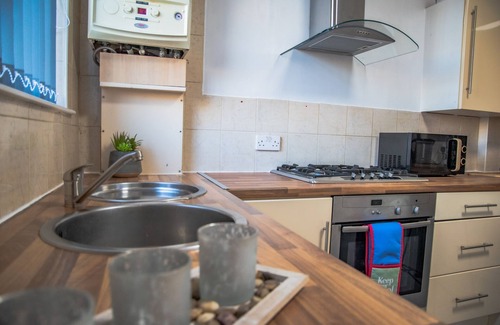 Huddersfield House | Bv Classic 2 Bed Perfect For Contractor In Hud