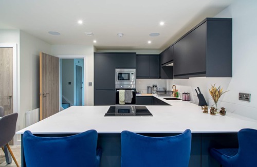 Leeds House | Bv Leeds 4 bedroom Townhouse With Private Parking