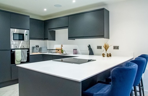 Leeds House | Bv Leeds 4 bedroom Townhouse With Private Parking