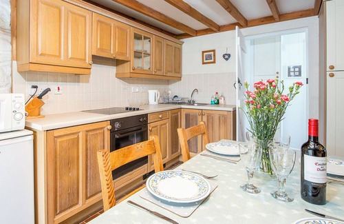 Llanrhian Cottage | Bwthyn Bach, Holiday Cottage Trefin, Sleeps 2, 1 bedrooms, bathrooms