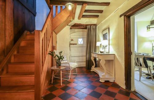 Llanfair House | Bwthyn Canol