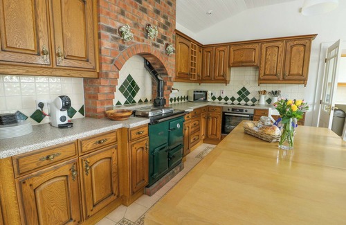Llangefni House | BWTHYN CLAI, family friendly, country holiday cottage in Llangefni
