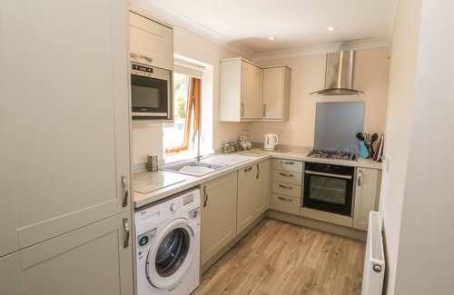 Llanddaniel Fab Cottage | BWTHYN CLYD, family friendly, with a garden in Llanddaniel Fab