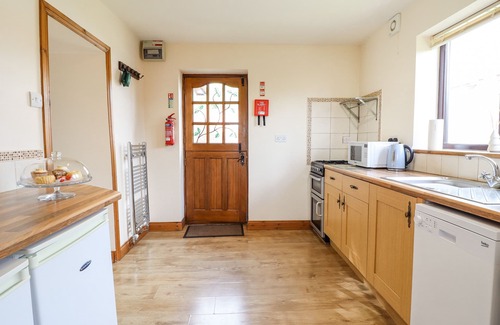 Llanfair Caereinion Cottage | BWTHYN TY NEWYDD, with hot tub in Llangadfan