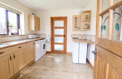 Llanfair Caereinion Cottage | BWTHYN TY NEWYDD, with hot tub in Llangadfan
