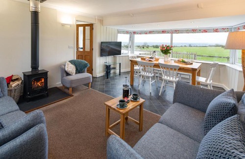 Cardigan House | Bwthyn y Ddol - a cottage with stunning views