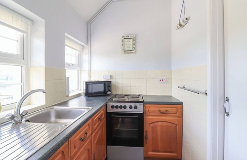 Tywyn Cottage | BWTHYN Y GWAS, pet friendly, character holiday cottage in Tywyn