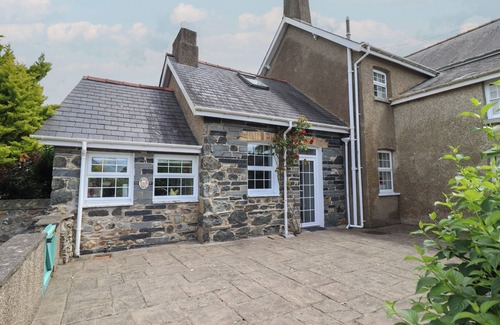 Tywyn Cottage | BWTHYN Y GWAS, pet friendly, character holiday cottage in Tywyn