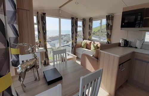 Challaborough House | BY BEACH - LOVELY SEA VIEW - GREAT INDOOR POOL