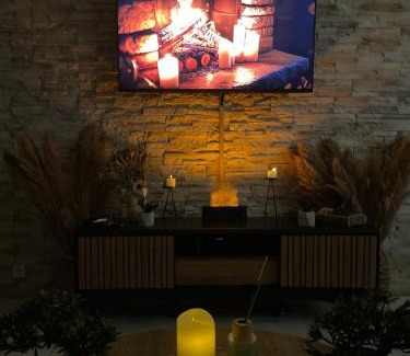 Bondy Apartment | BY NEPTUNE - Appartement Rustique JACUZZI