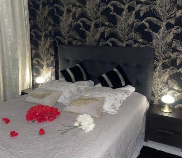 Bondy Apartment | BY NEPTUNE - Appartement Rustique JACUZZI