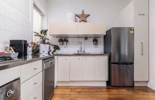 Brighton East Apartment | By the Bay Elegance Exclusive Brighton Living