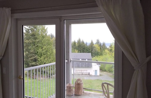 Chemainus House | By the Bay Lavender's Villa-Beach Suiten