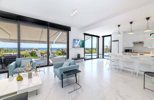 Paralimni Villa | By The Beach - Emerald Seaview Villa - Stunning Seaview Stay