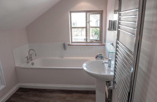 Glasbury Apartment | By the River