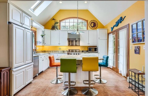 Dennis Port House | By the Sea Guests Bed & Breakfast & Suites